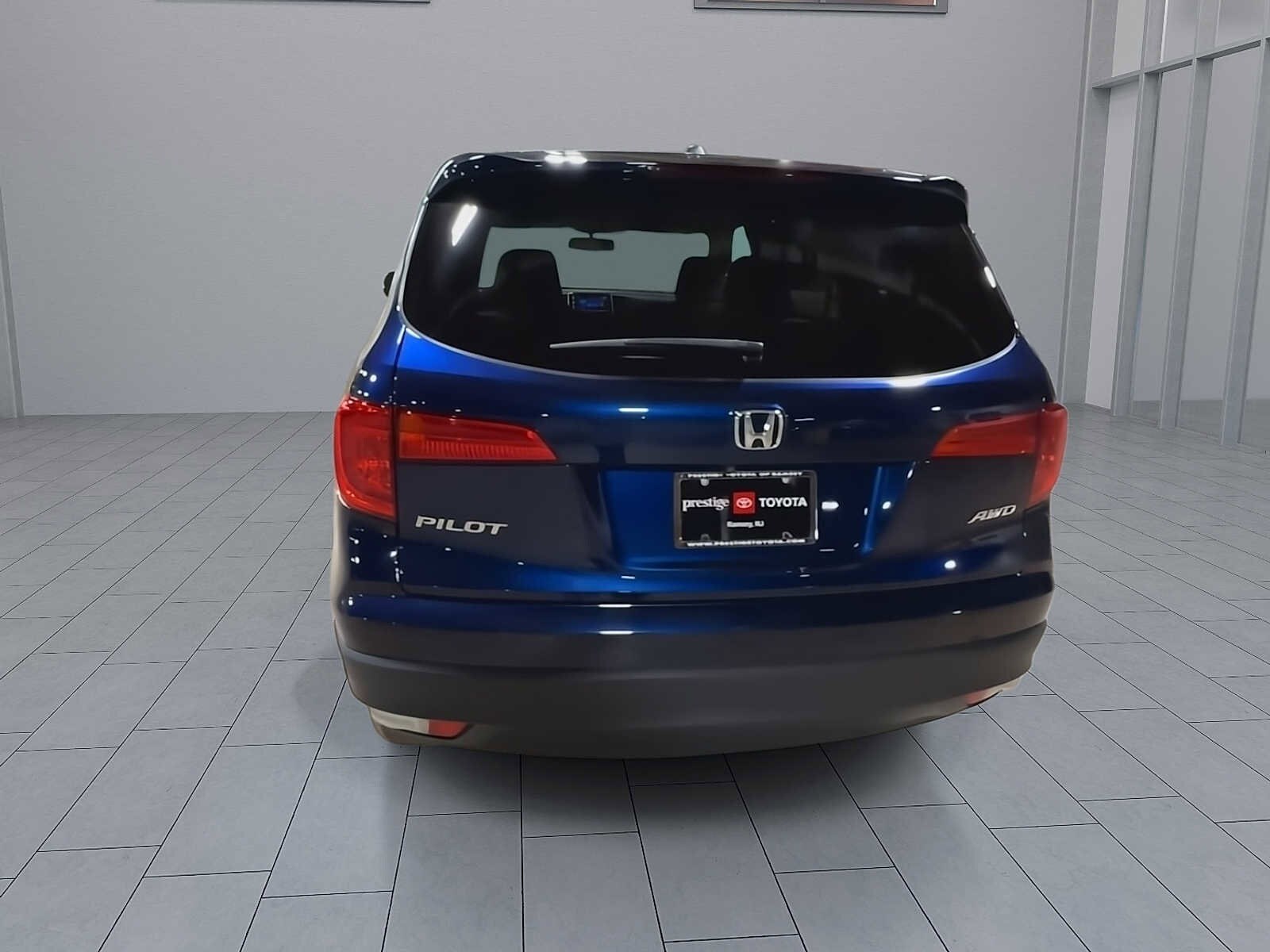 Thumbnail: 2017 Honda Pilot - 9