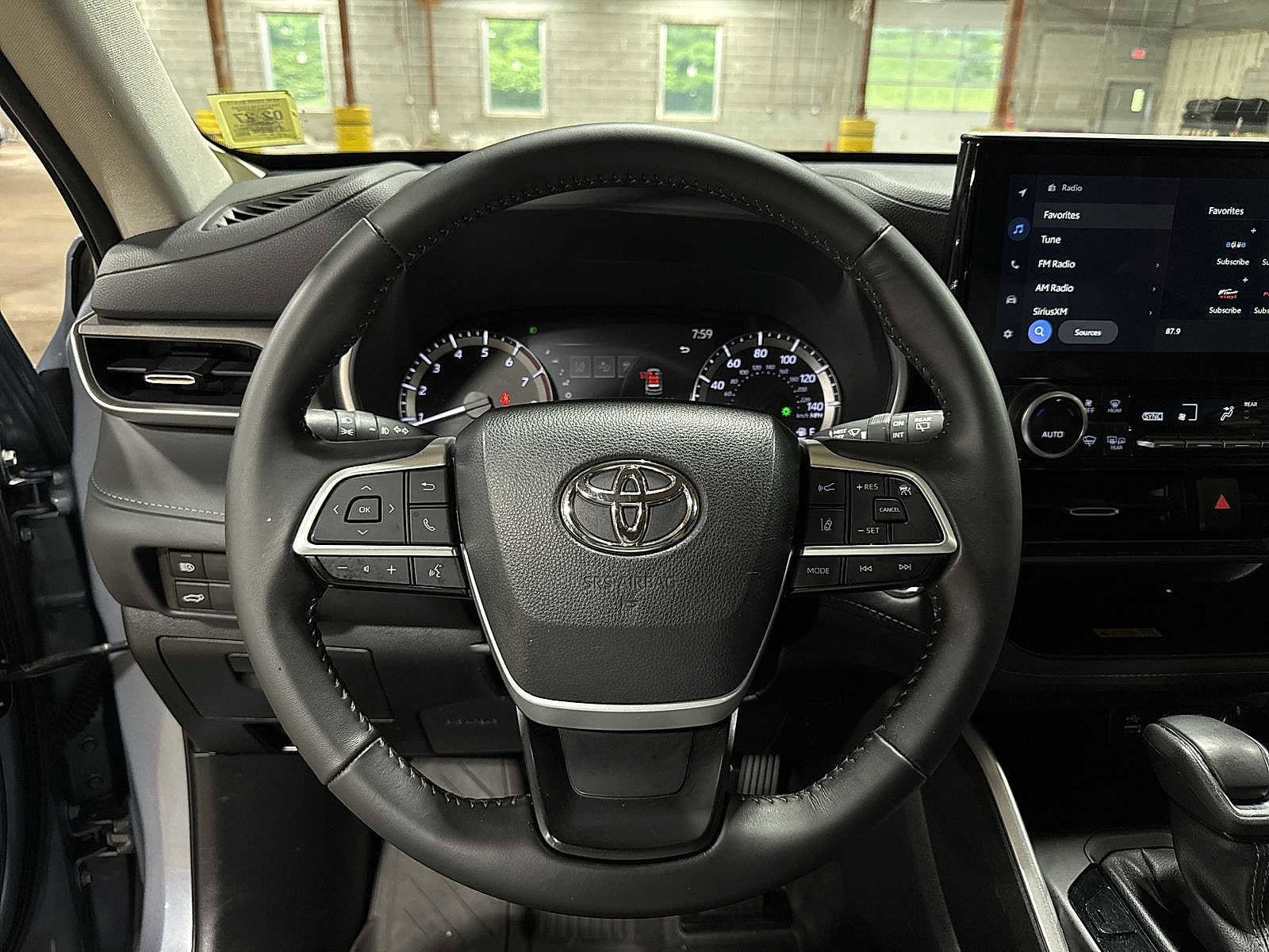 Thumbnail: 2023 Toyota Highlander - 19