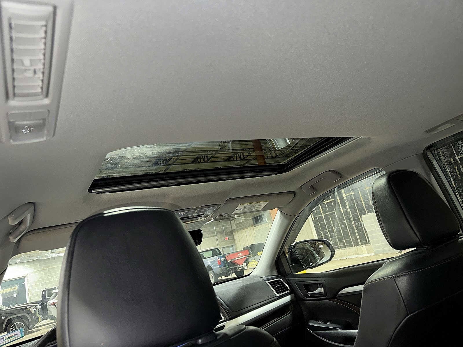 Thumbnail: 2019 Toyota Highlander - 25