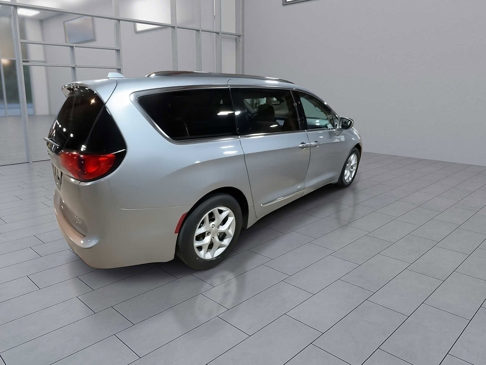 Thumbnail: 2019 Chrysler Pacifica - 8