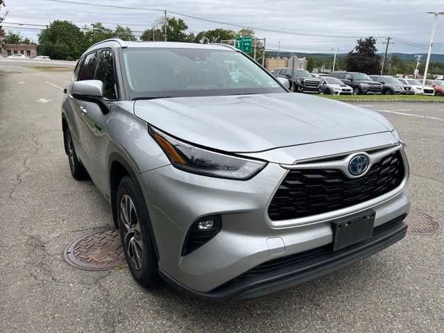 Thumbnail: 2021 Toyota Highlander - 3