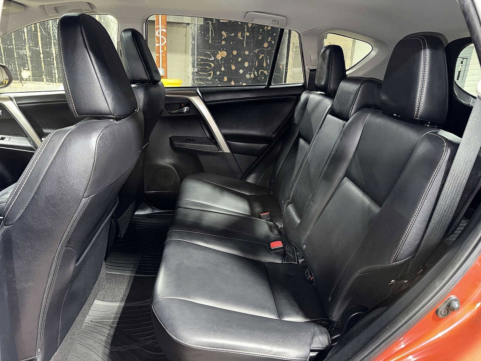 Thumbnail: 2015 Toyota RAV4 - 17