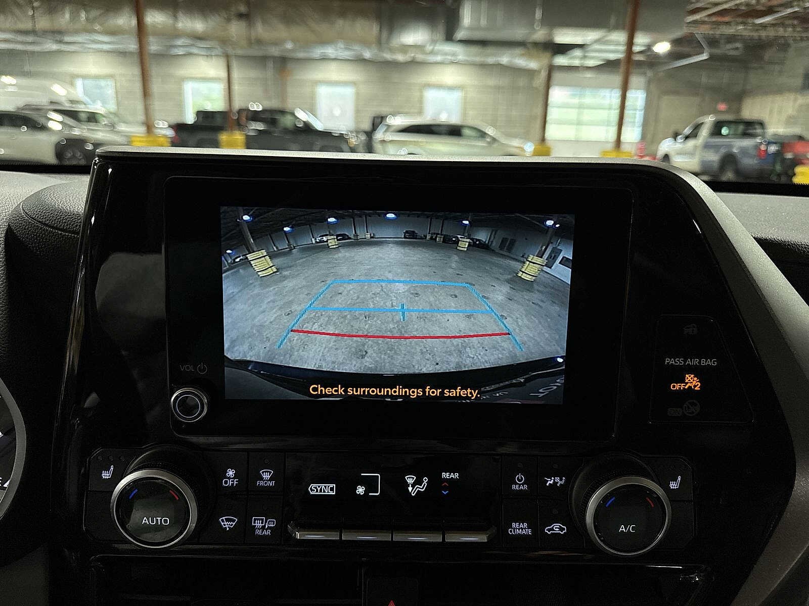 Thumbnail: 2023 Toyota Highlander - 26