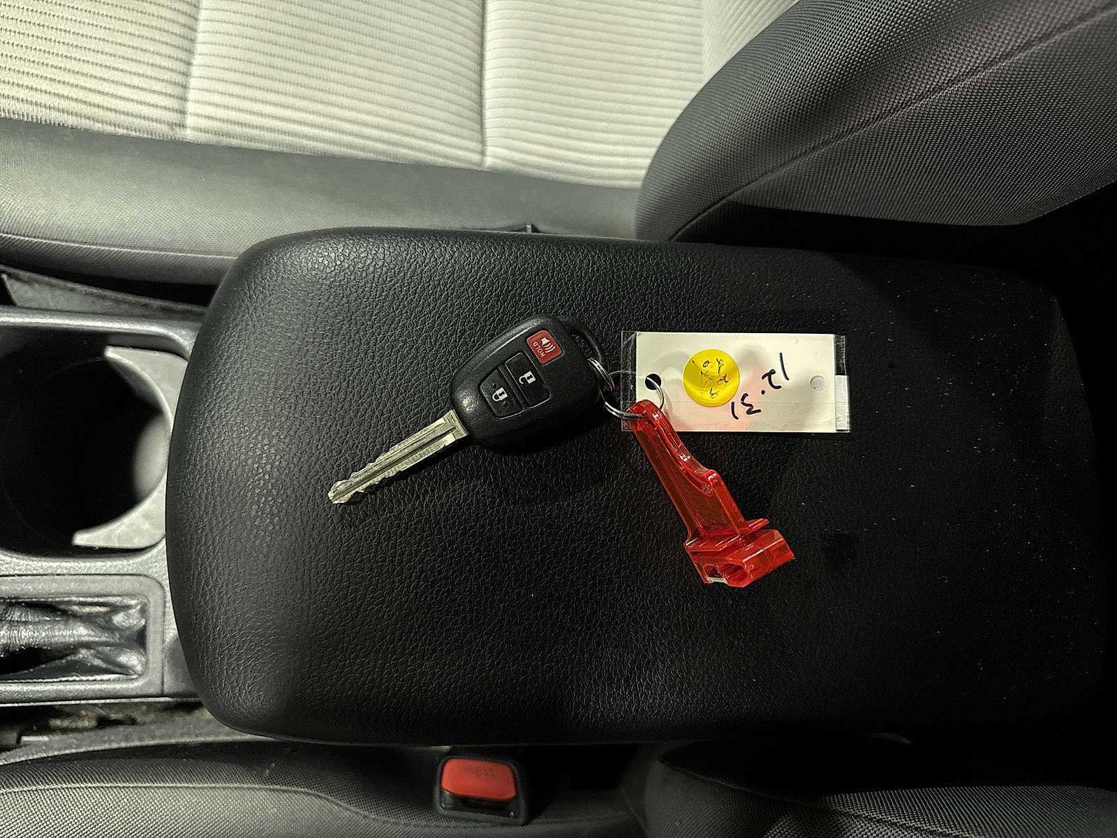 Thumbnail: 2013 Toyota RAV4 - 31