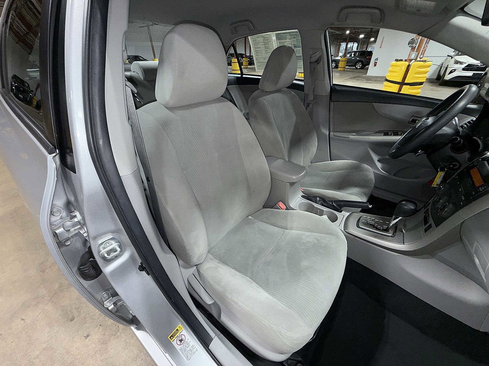 Thumbnail: 2011 Toyota Corolla - 16