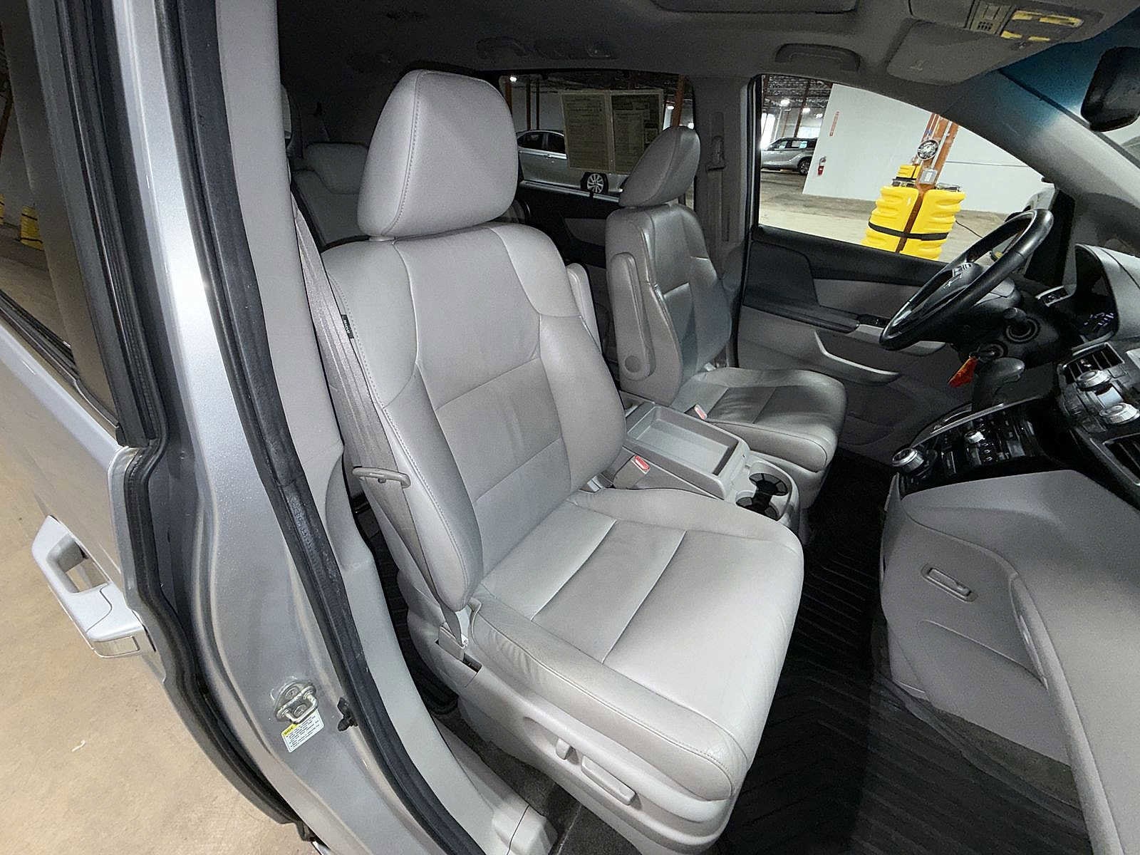 Thumbnail: 2012 Honda Odyssey - 16