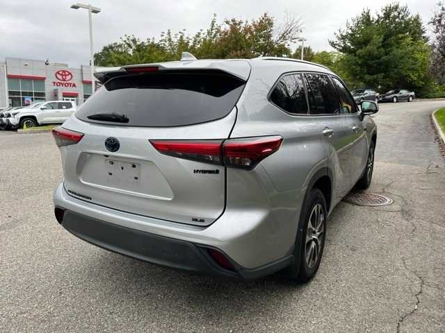 Thumbnail: 2021 Toyota Highlander - 4