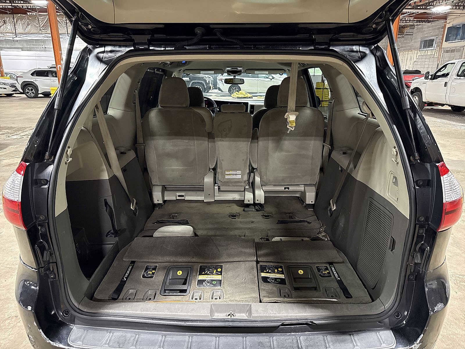 Thumbnail: 2015 Toyota Sienna - 10