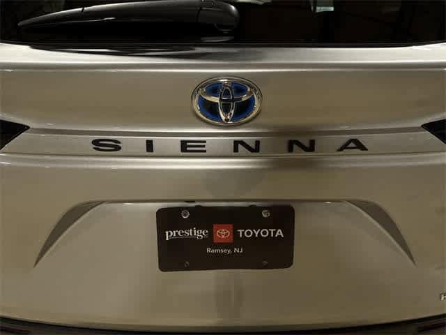 Thumbnail: 2022 Toyota Sienna - 27