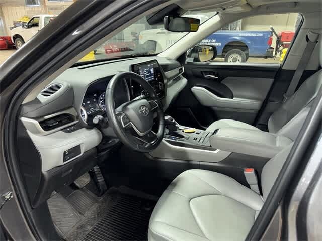 Thumbnail: 2022 Toyota Highlander - 30