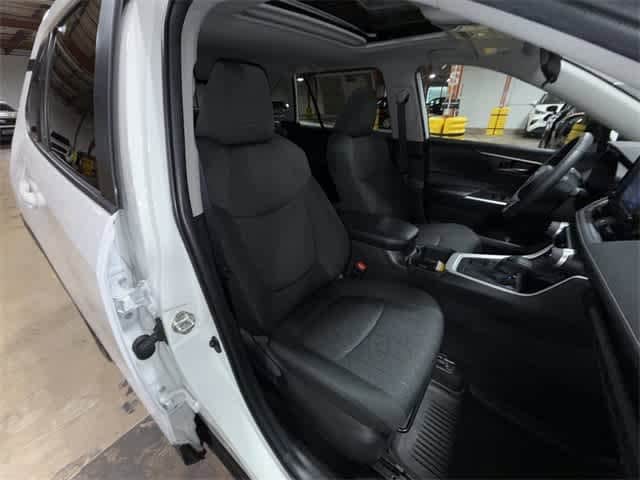 2022 Toyota RAV4 XLE 16