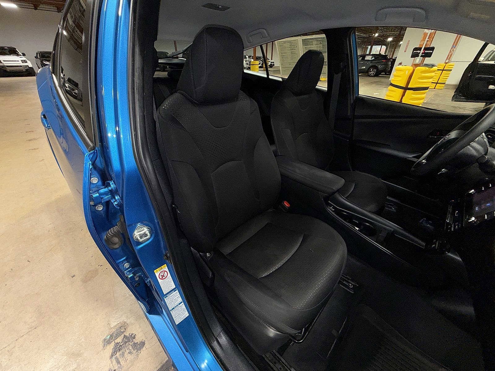 Thumbnail: 2022 Toyota Prius - 16