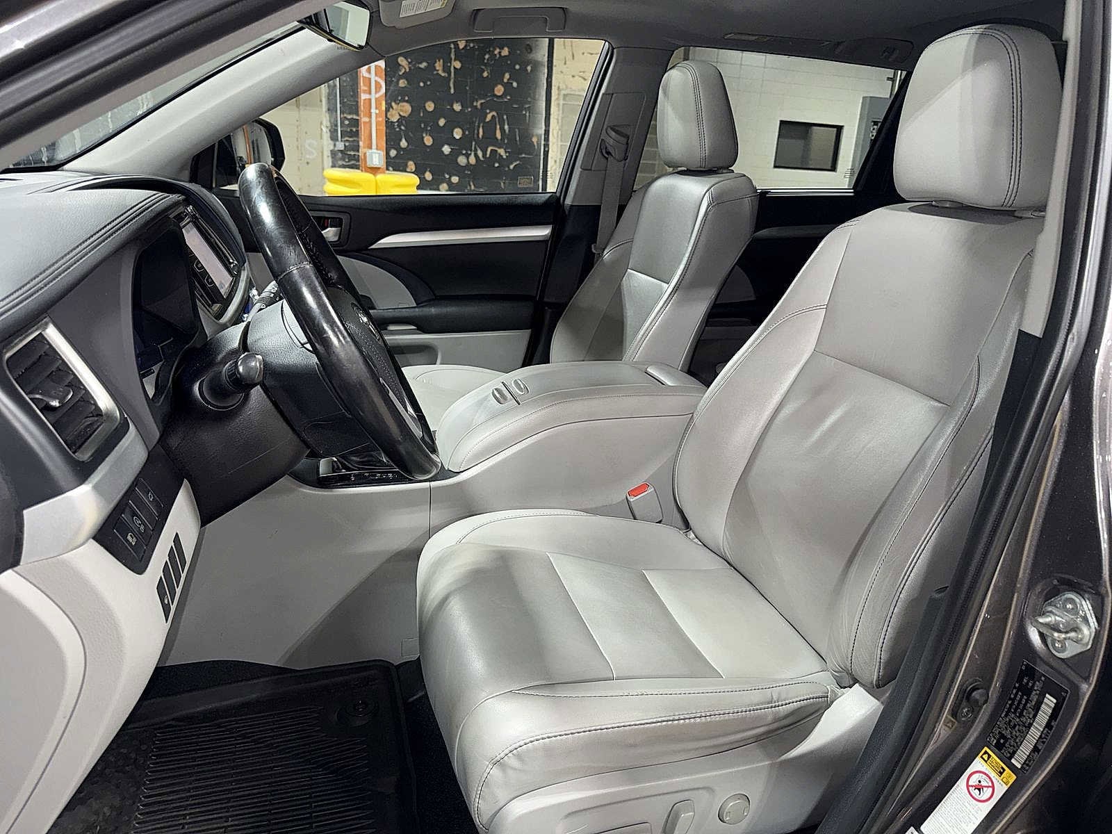 Thumbnail: 2019 Toyota Highlander - 15