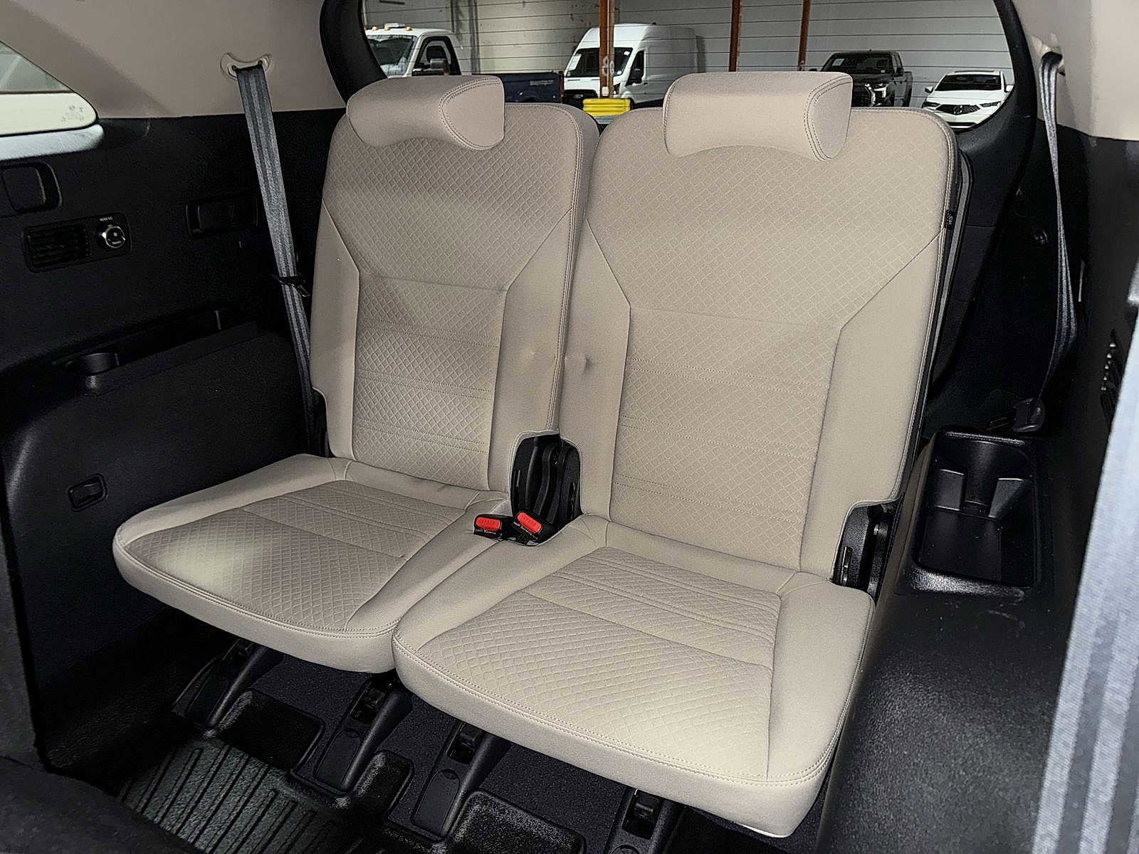 Thumbnail: 2018 Kia Sorento - 18