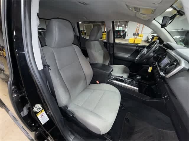 2017 Toyota Tacoma SR5 16