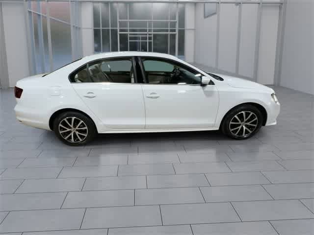 Thumbnail: 2017 Volkswagen Jetta - 9