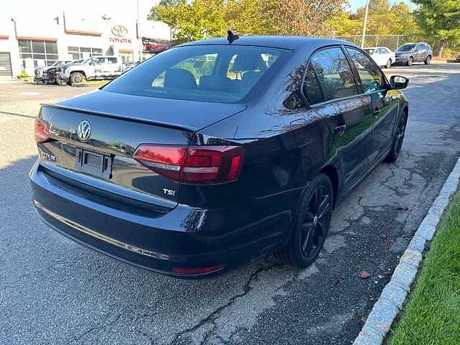 Thumbnail: 2018 Volkswagen Jetta - 4