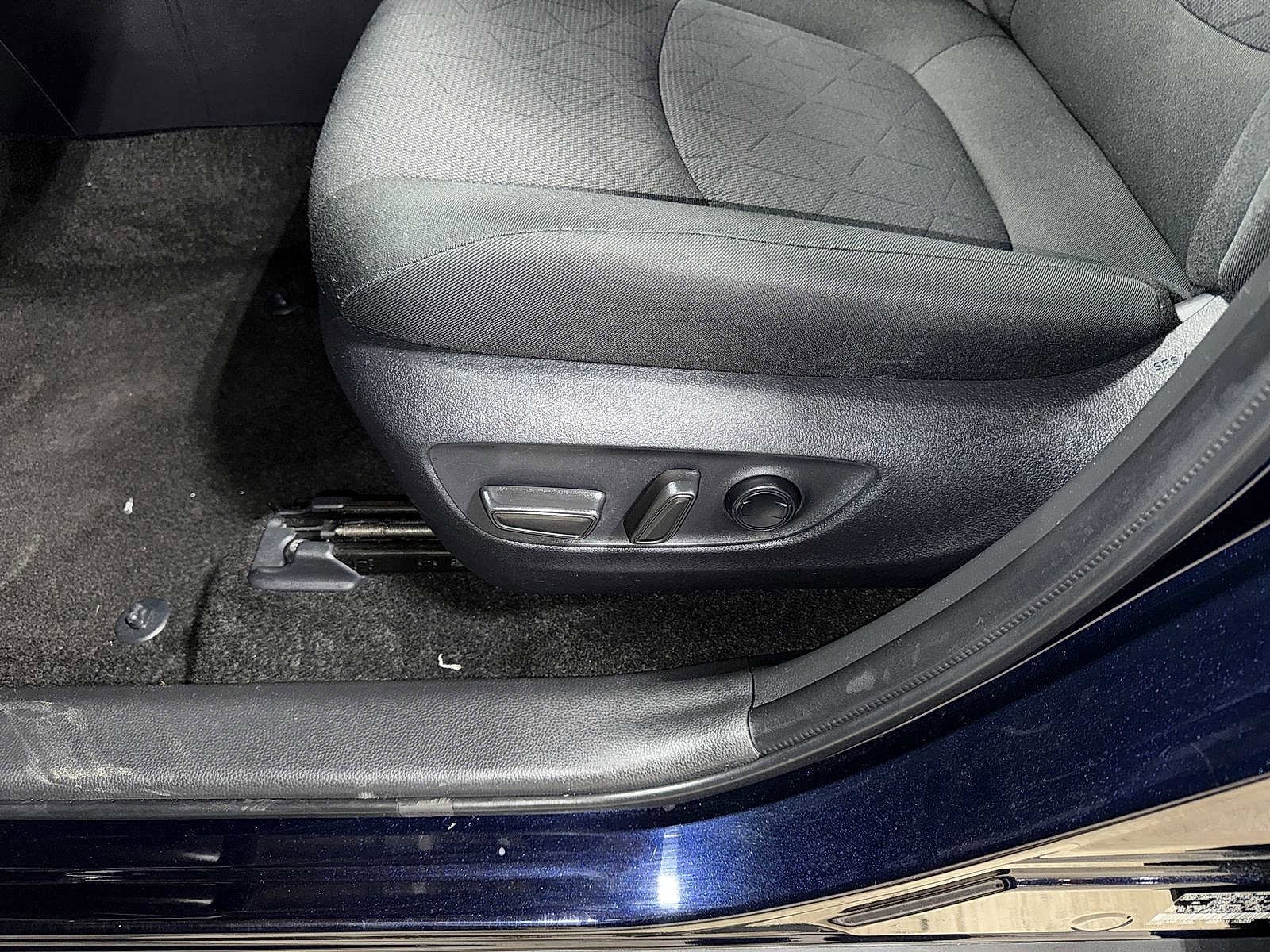 Thumbnail: 2025 Toyota RAV4 - 23