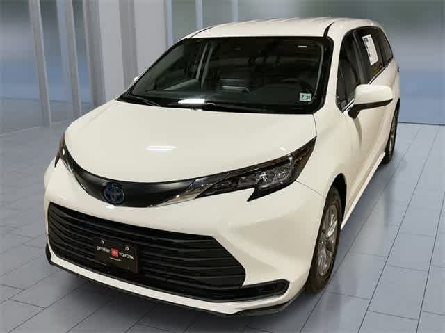 Thumbnail: 2022 Toyota Sienna - 1
