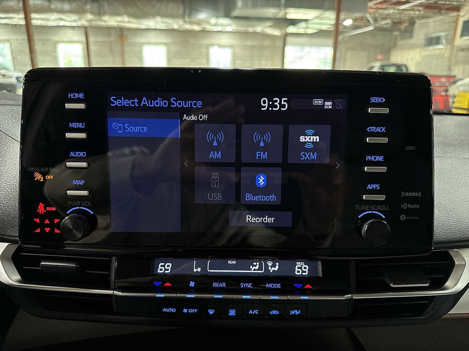 Thumbnail: 2023 Toyota Sienna - 21