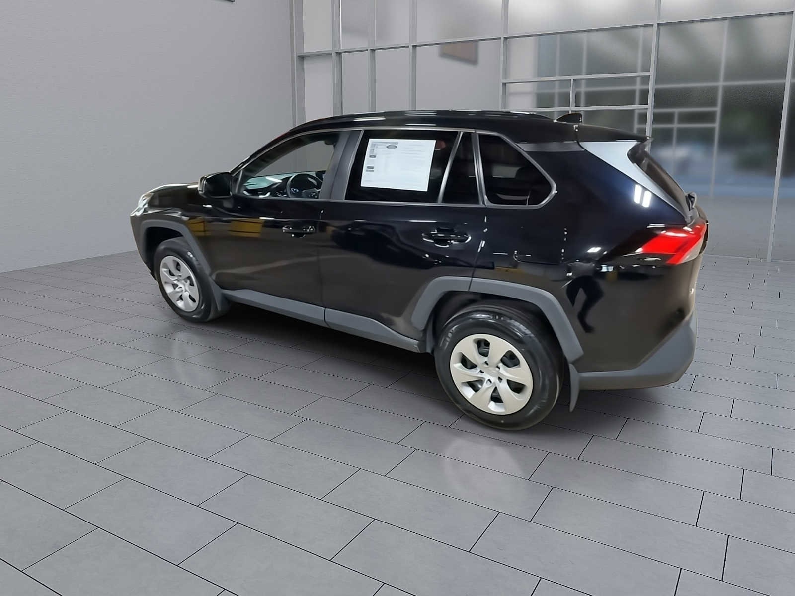 Thumbnail: 2021 Toyota RAV4 - 6