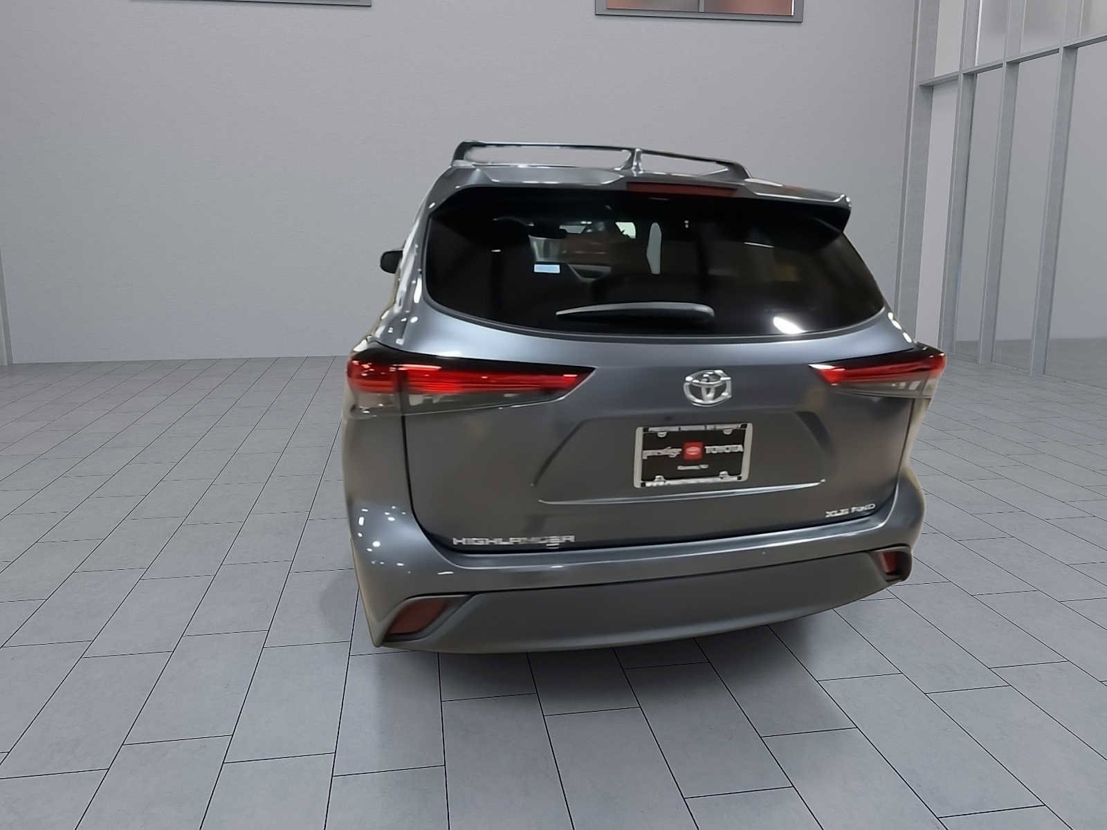 Thumbnail: 2023 Toyota Highlander - 7