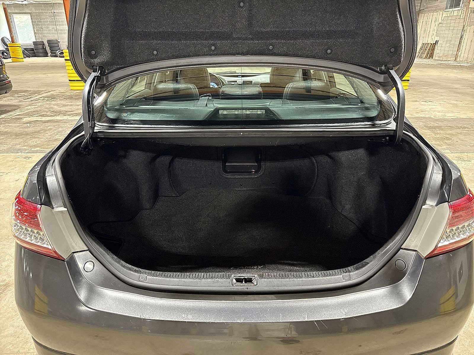 Thumbnail: 2011 Toyota Camry - 10