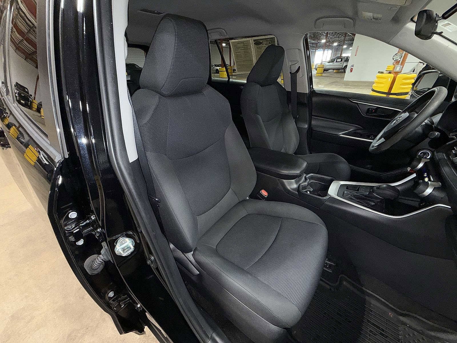 Thumbnail: 2019 Toyota RAV4 - 16