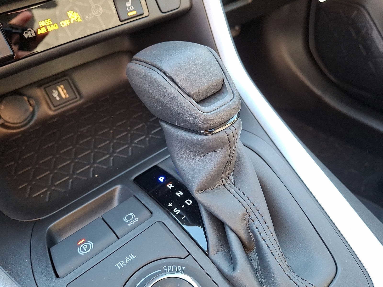 Thumbnail: 2025 Toyota RAV4 - 15