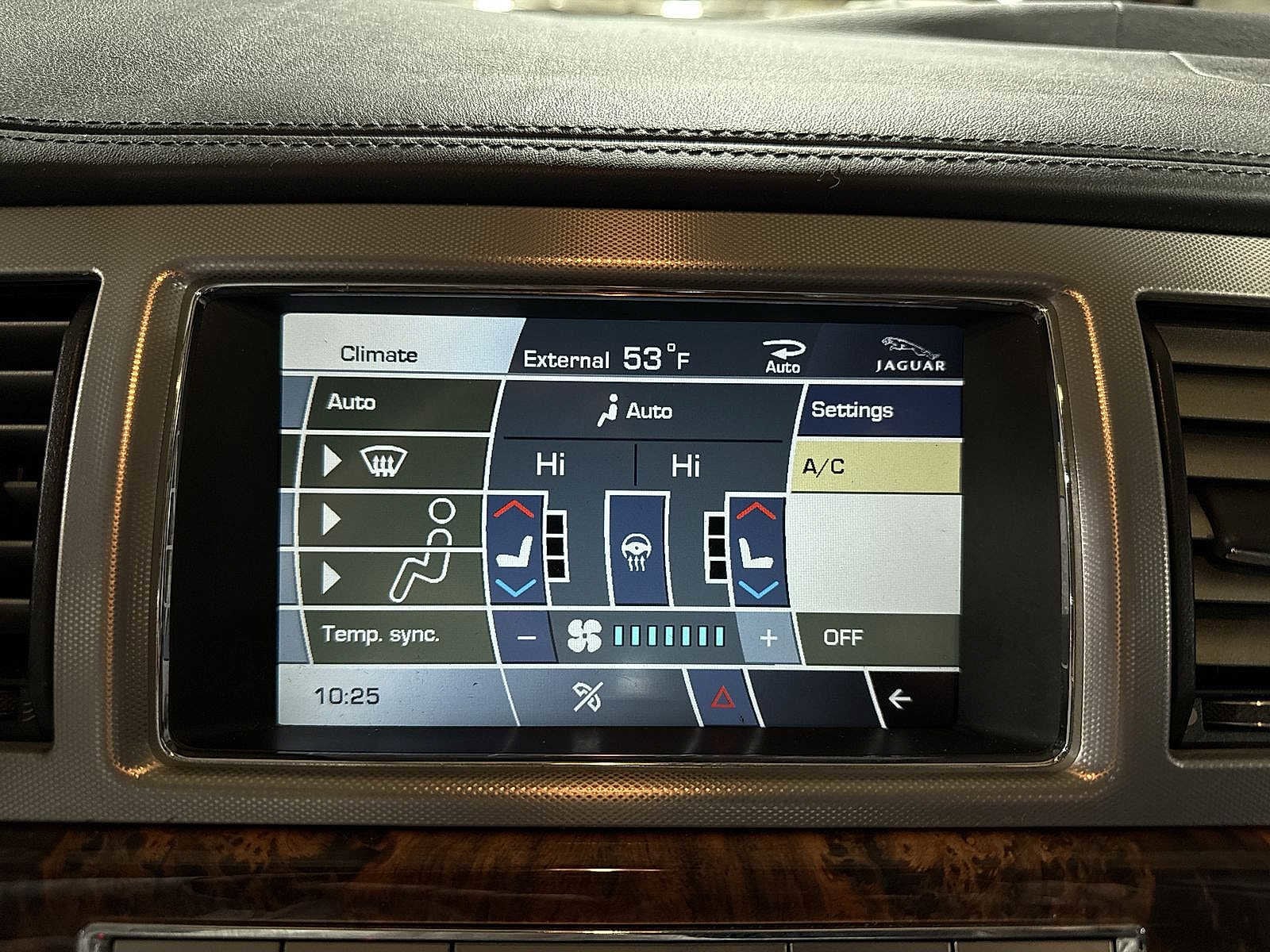 Thumbnail: 2009 Jaguar XF - 21