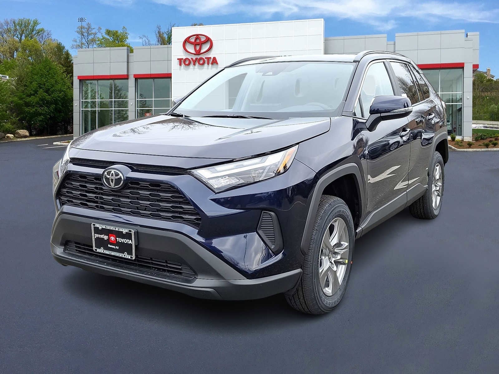 2025 Toyota RAV4 XLE's photo