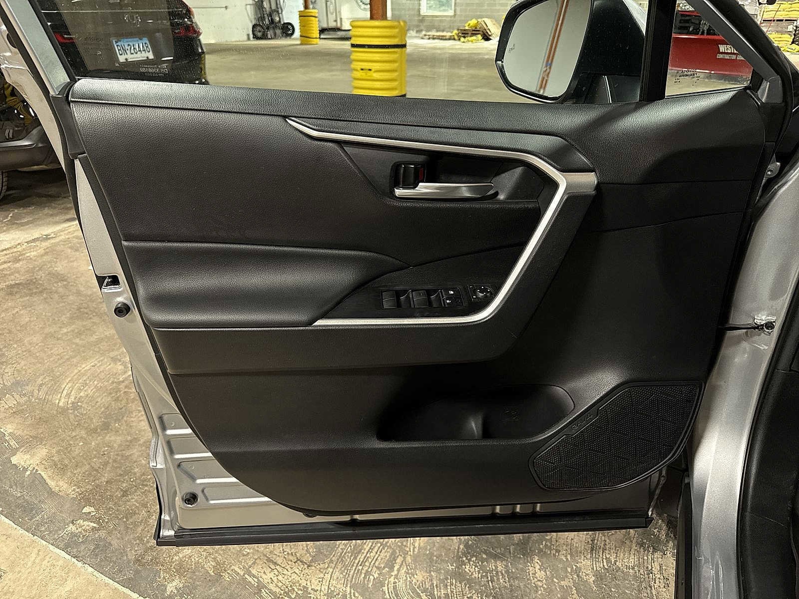 Thumbnail: 2021 Toyota RAV4 - 29