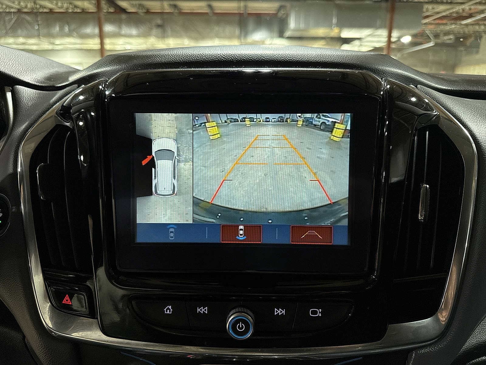 Thumbnail: 2018 Chevrolet Traverse - 26