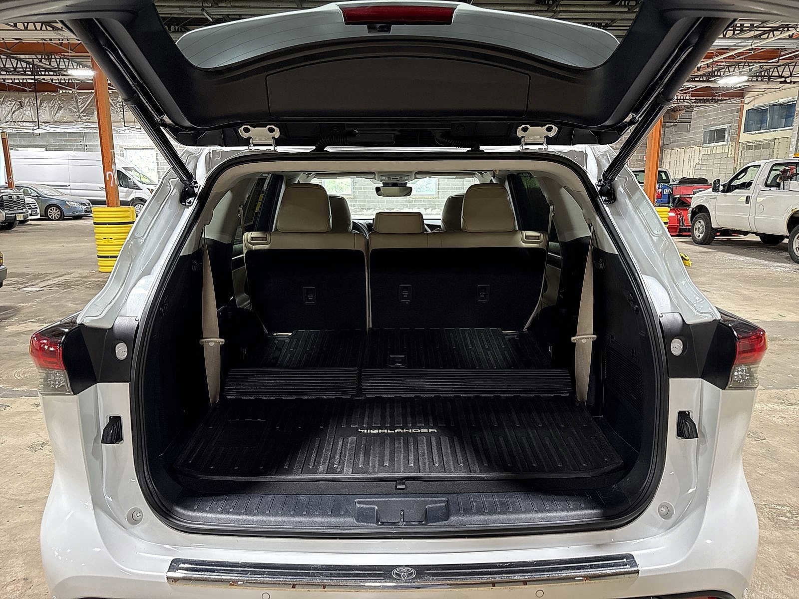 Thumbnail: 2023 Toyota Highlander - 10