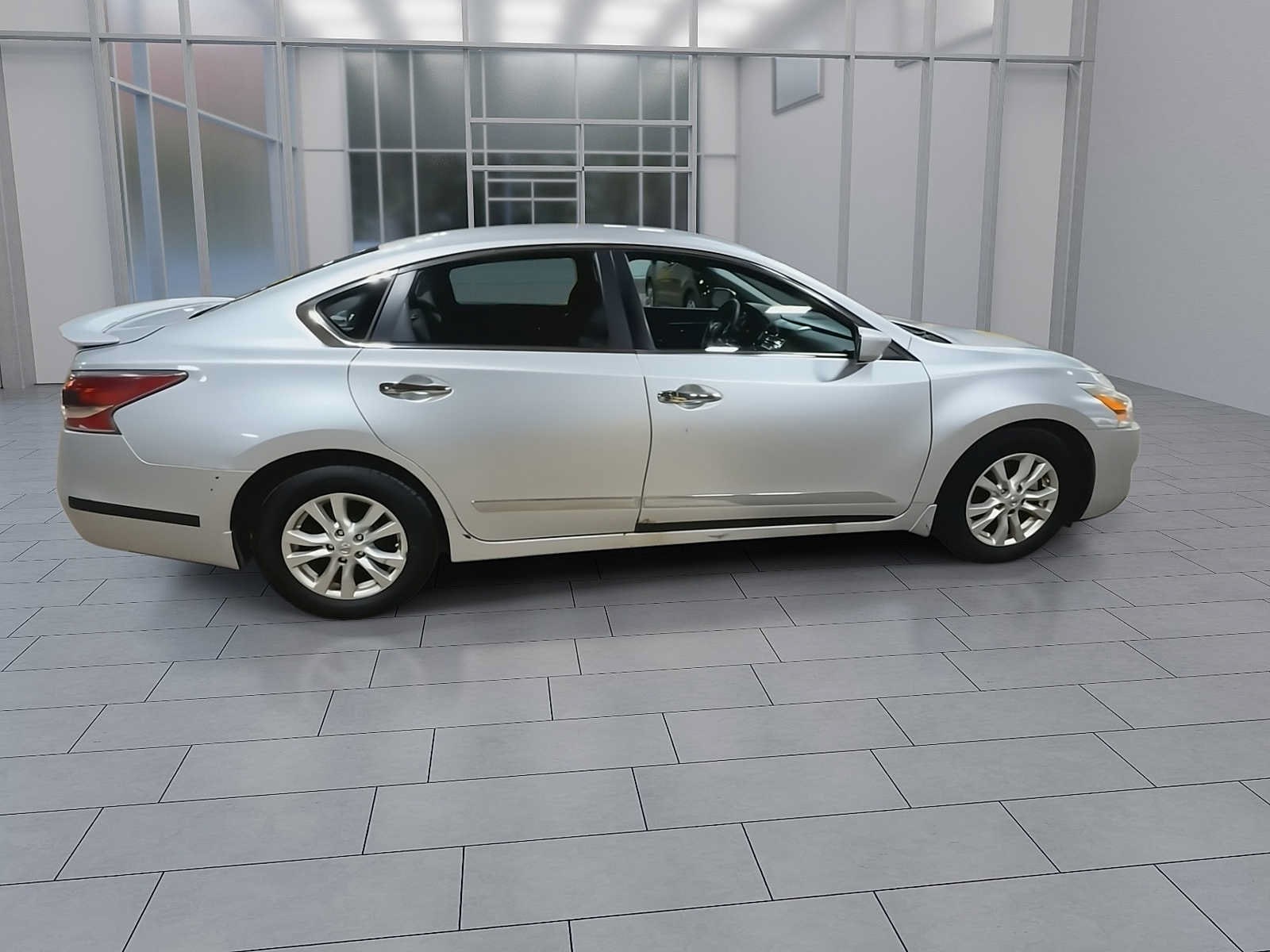 Thumbnail: 2015 Nissan Altima - 9