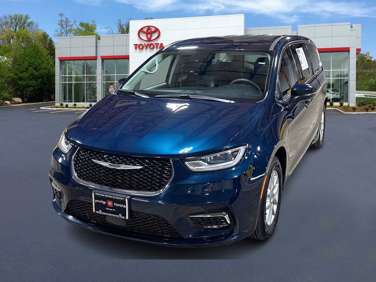 Thumbnail: 2023 Chrysler Pacifica - 1