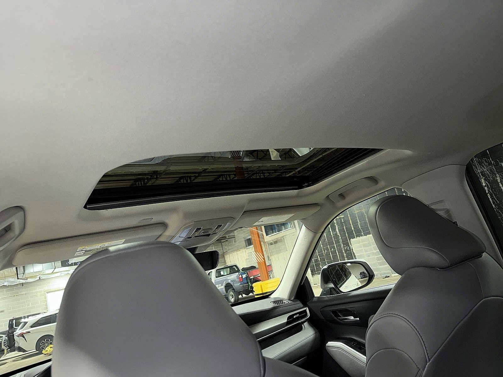 Thumbnail: 2021 Toyota Highlander - 25