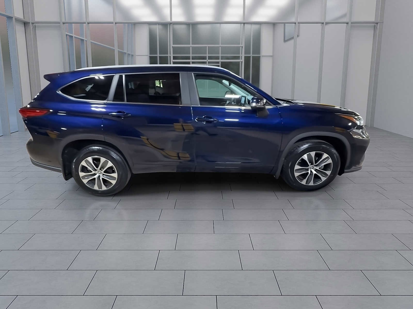 Thumbnail: 2023 Toyota Highlander - 9