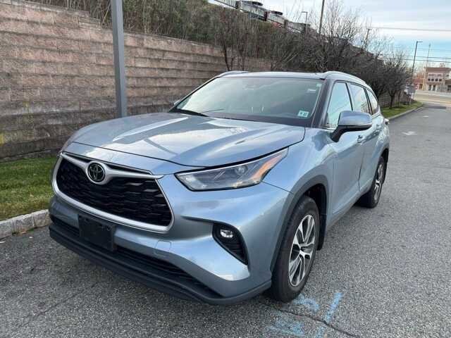 2022 Toyota Highlander XLE's photo