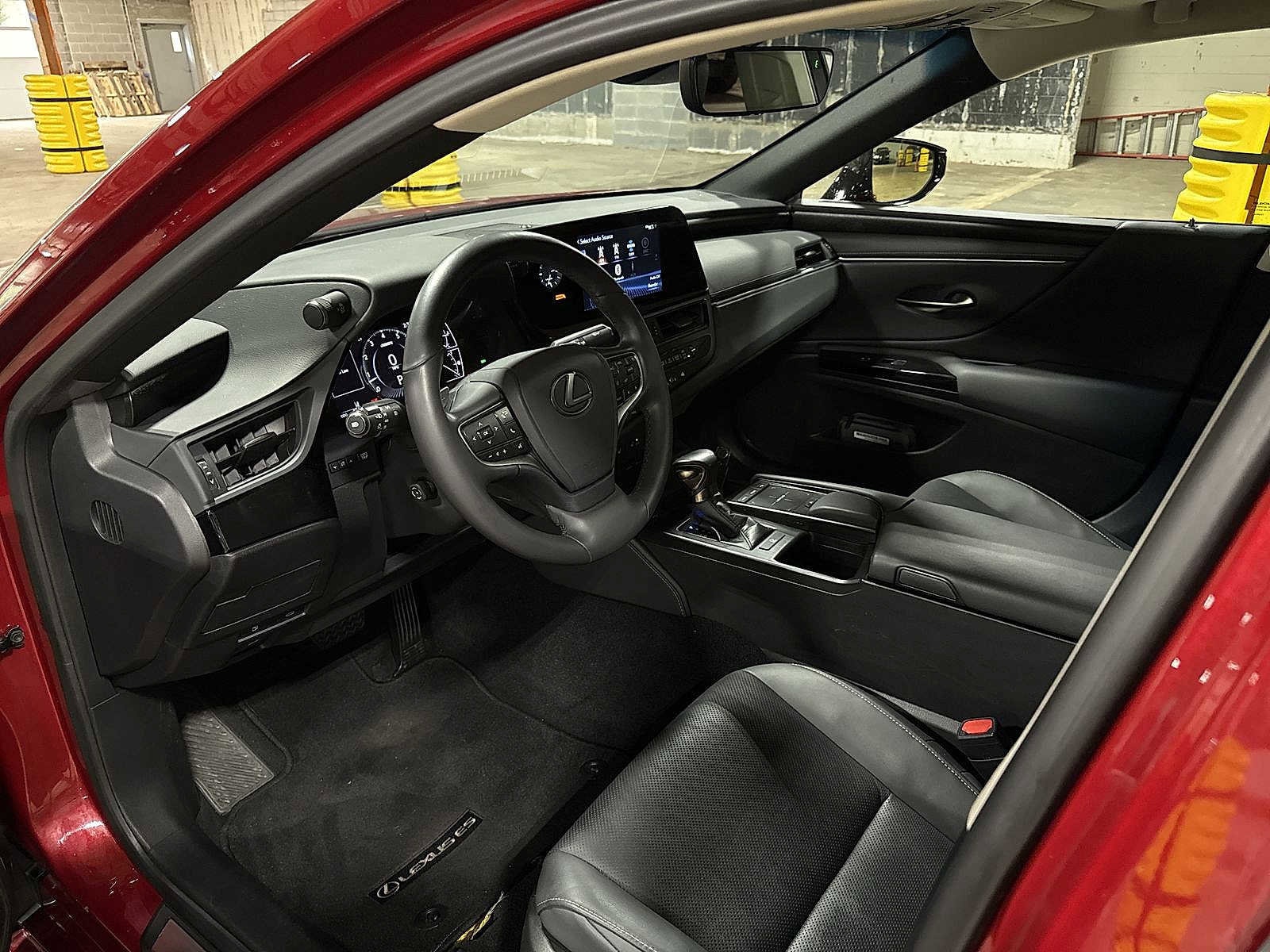 Thumbnail: 2022 Lexus ES - 27