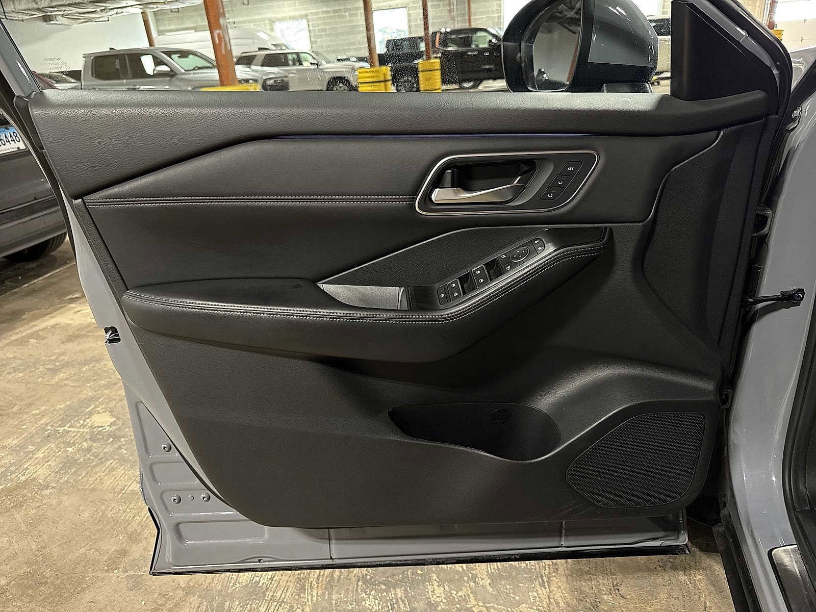 Thumbnail: 2024 Nissan Rogue - 32