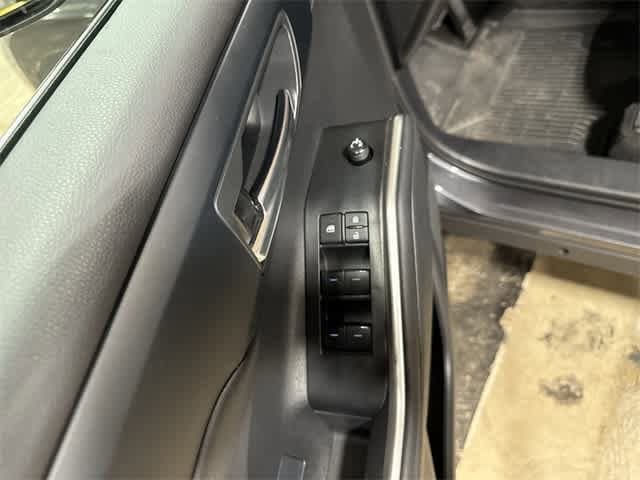 Thumbnail: 2024 Toyota Highlander - 23