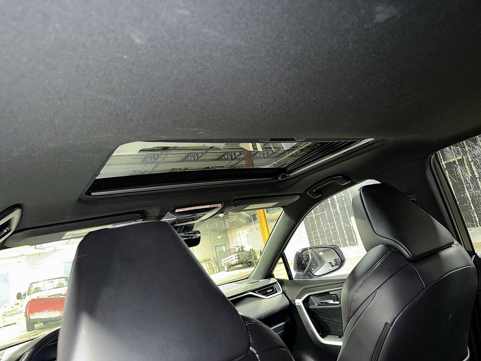 Thumbnail: 2022 Toyota RAV4 - 24