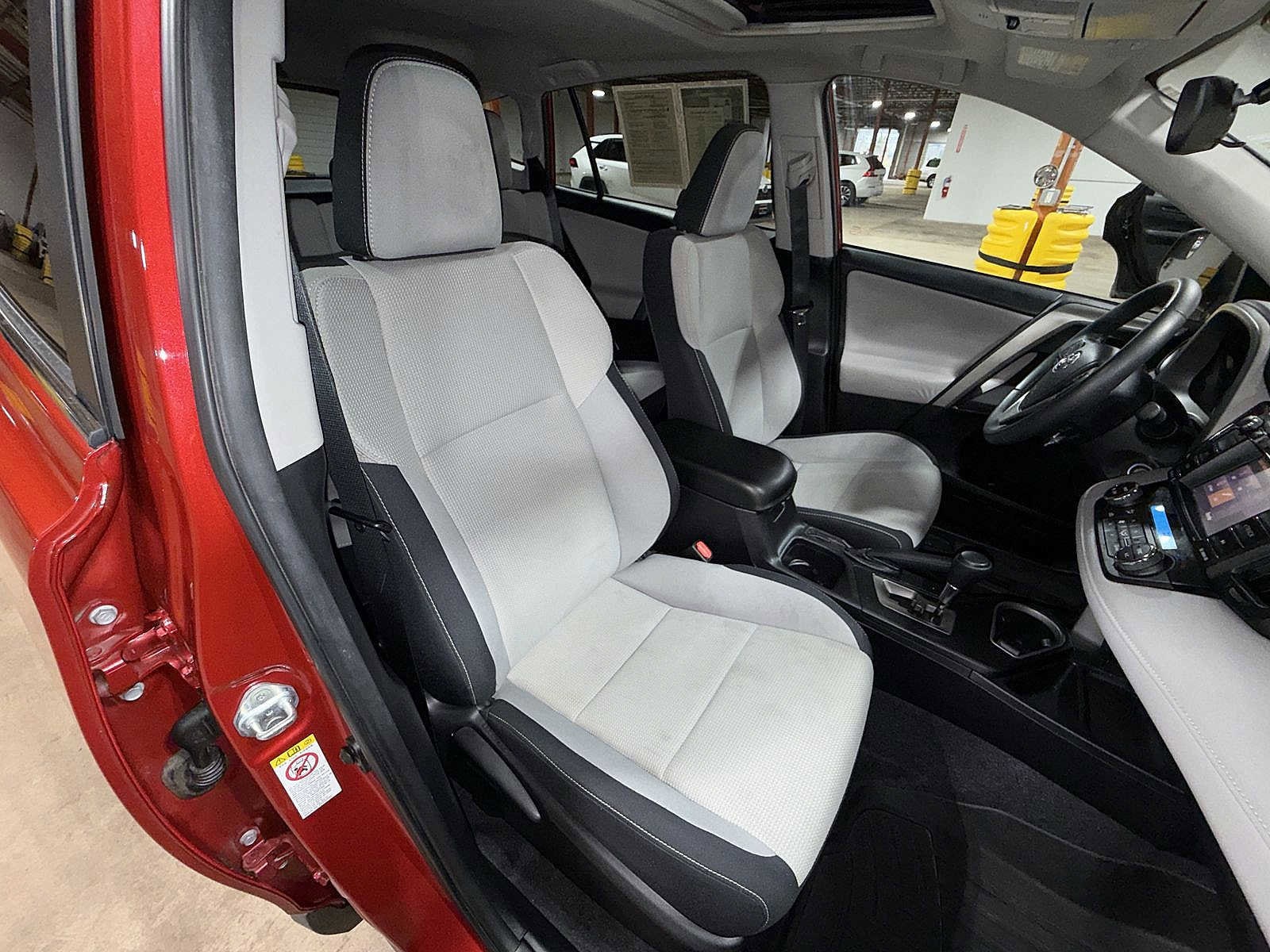 Thumbnail: 2017 Toyota RAV4 - 16