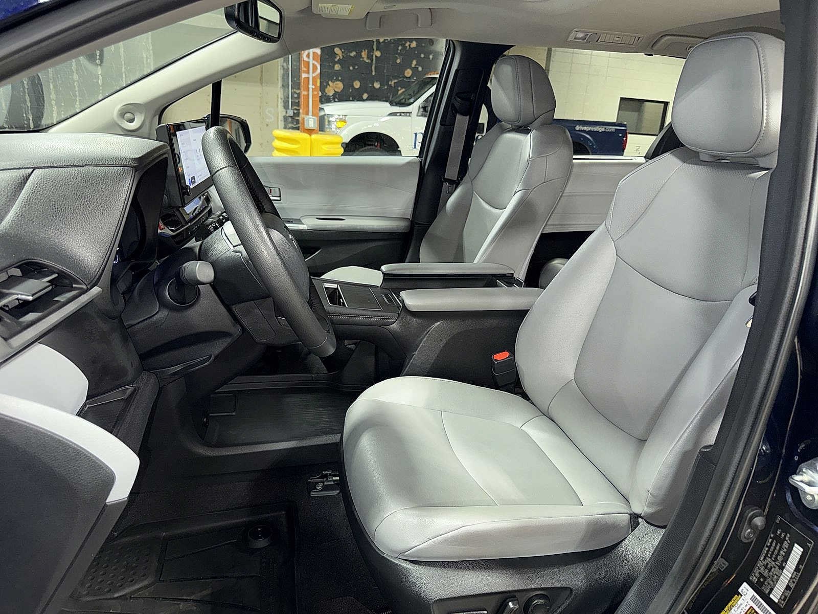 Thumbnail: 2025 Toyota Sienna - 14