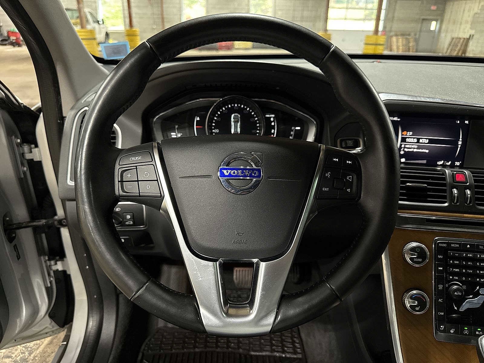 Thumbnail: 2017 Volvo XC60 - 18