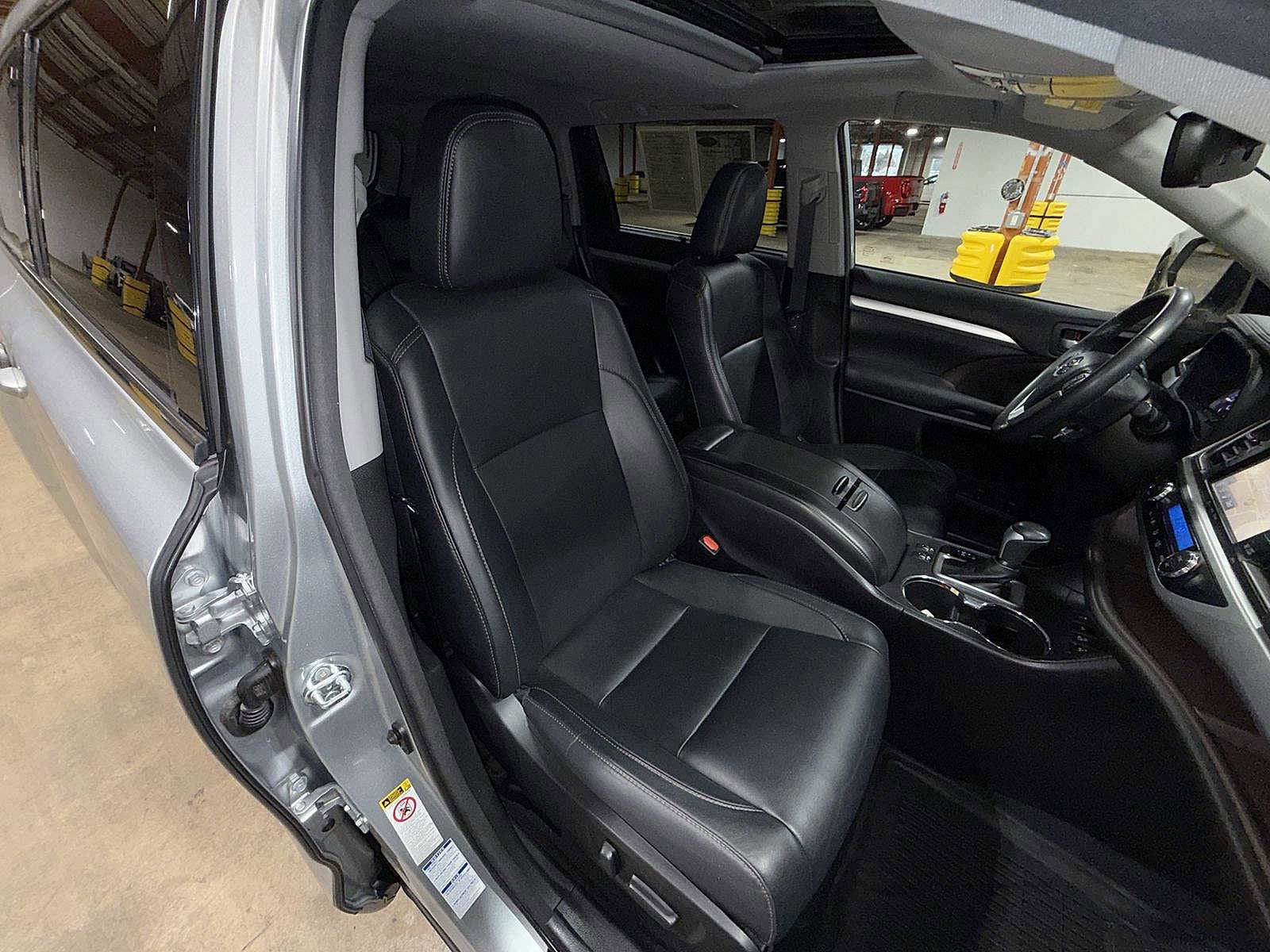 Thumbnail: 2018 Toyota Highlander - 16