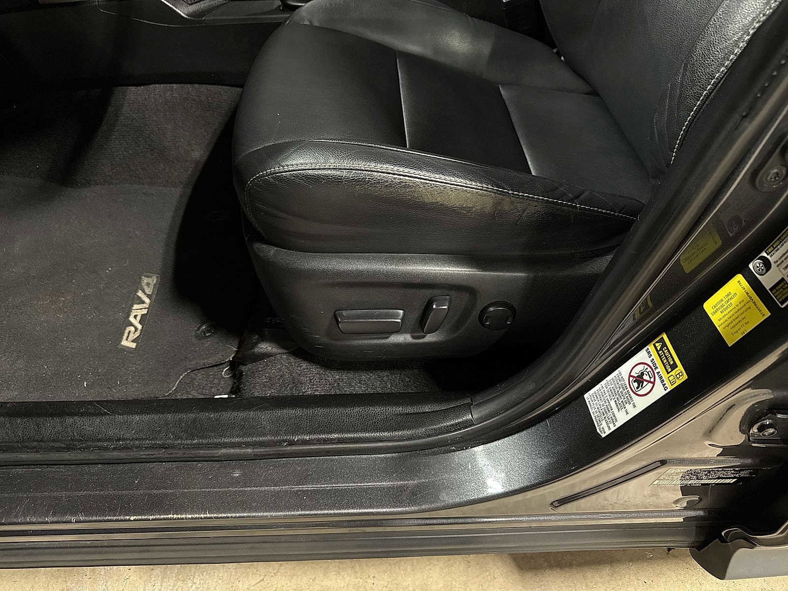 Thumbnail: 2015 Toyota RAV4 - 23