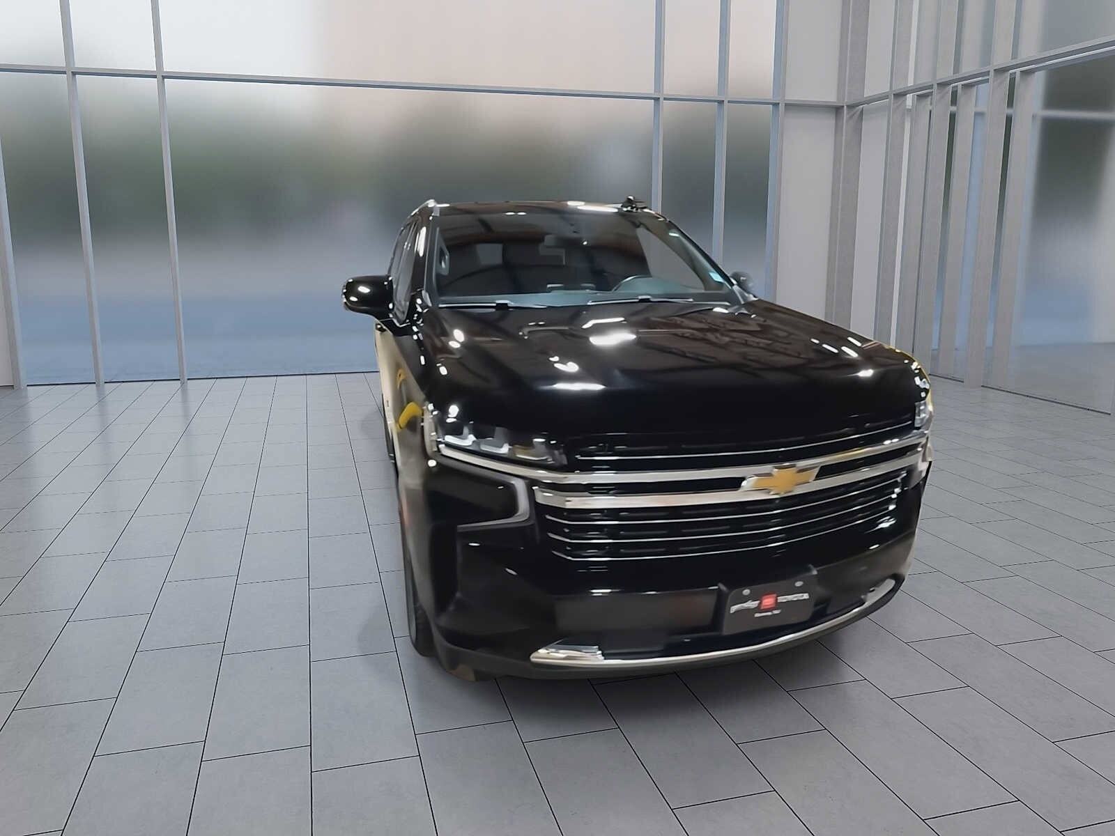 2022 Chevrolet Suburban LT photo 3