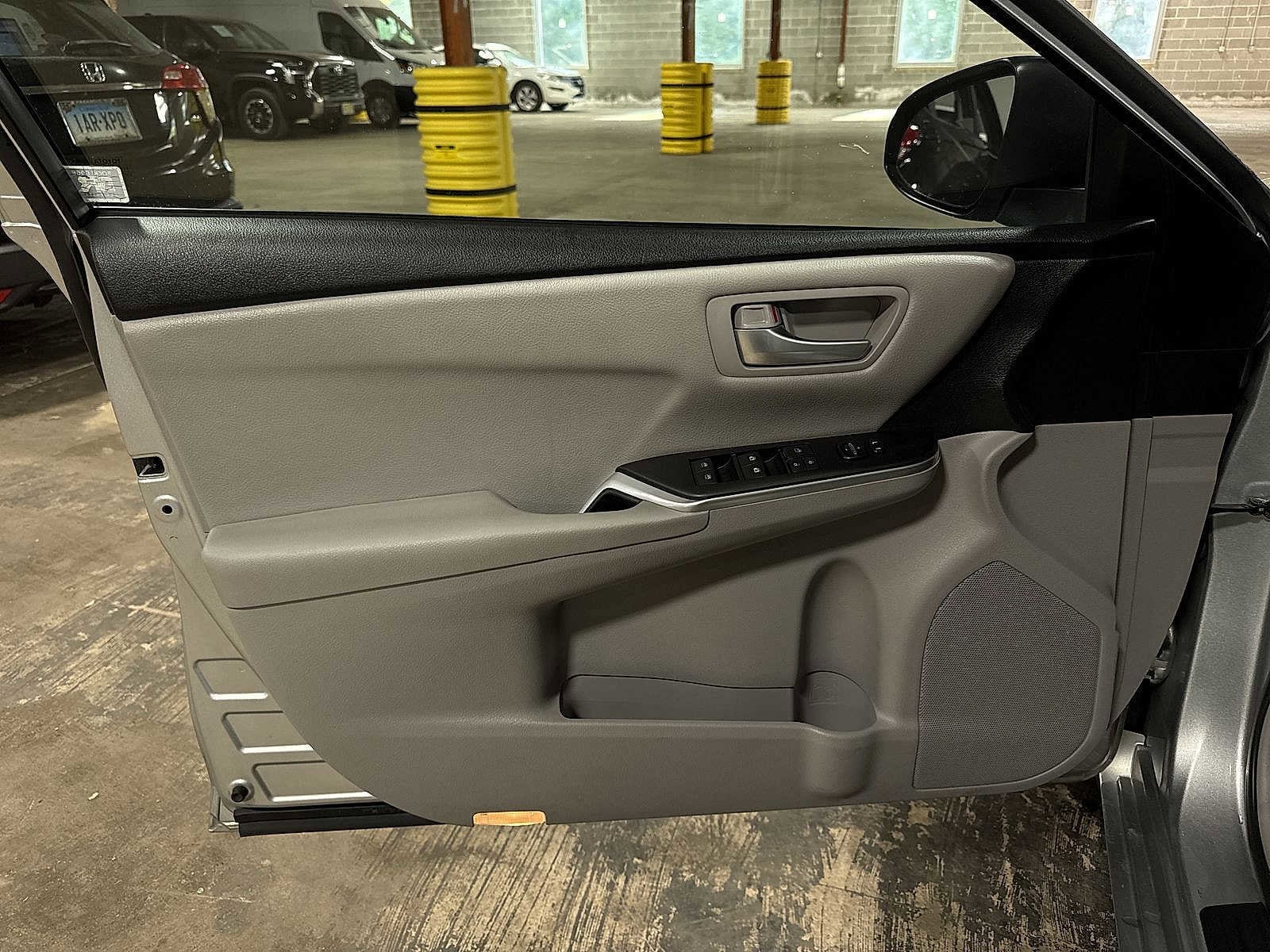 Thumbnail: 2016 Toyota Camry - 28